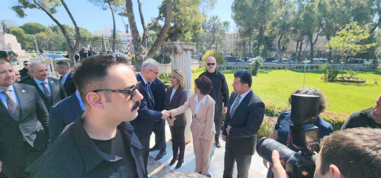 Kemal Memişoğlu Muğla’da Çiçeklerle Karşılandı 1